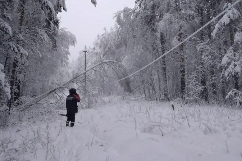 Снегопад оставил без света жителей Первоуральска
