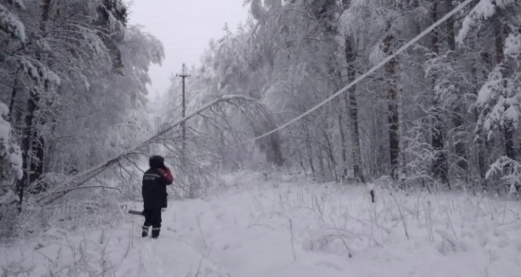 Снегопад оставил без света жителей Первоуральска