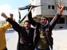 Ливийские повстанцы начали поход на Триполи: возле столицы идут кровавые бои