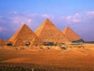 Возле египетских пирамид взорвалась бомба, три человека ранены