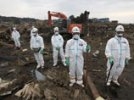 В развалинах вокруг "Фукусимы-1" ищут тела тысячи пропавших. Волна афтершоков в Японии грозит уже не одной АЭС