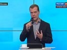Медведев намерен создать "большое правительство" из "абсолютно новых людей"