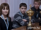 Мэр Первоуральска Ю.Переверзев наградил победителей Чемпионата области по фигурному катанию. Фото