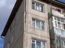 Без окон, без дверей. В Новоуткинске из-за бездействия властей Первоуральска разваливается многоквартирный жилой дом
