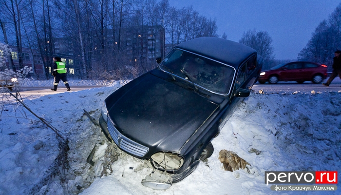 В Первоуральске водитель умер за рулем. Видео