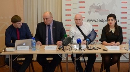 В Первоуральске создается общественное движение по борьбе с уличной преступностью. Избитый депутат Александр Цедилкин дал пресс-конференцию сразу после выписки из больницы