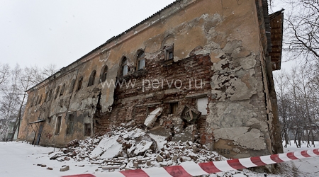 В Первоуральске в бане рухнула стена