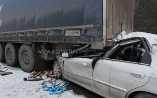 Под Первоуральском произошло два больших ДТП. Один водитель погиб