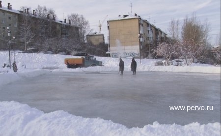 В центре Первоуральска появился каток