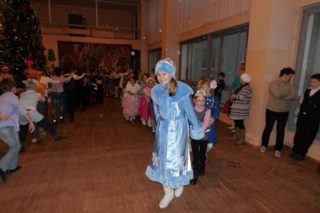 В Первоуральске стартовали благотворительные ёлки!