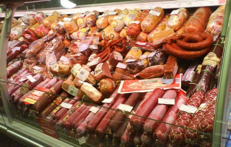 Свыше 60% колбасной продукции не соответствует требованиям