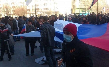 В Донецке и Харькове захватили обладминистрации: хотят взять власть и присоединиться к РФ