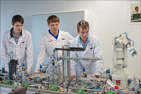 Студенты Татарстана прошли практику в Учебном центре ЧТПЗ в Первоуральске