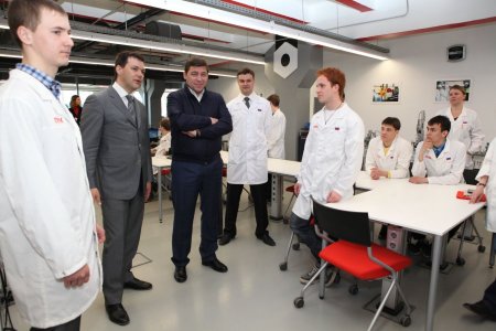 Евгений Куйвашев обсудил со студентами Образовательного центра группы ЧТПЗ будущее Первоуральска