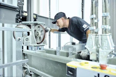 На замену старых лифтов Первоуральск потратит 30 миллионов рублей