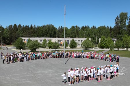 Линейка и костер дружбы открыли первую смену в ФОК «Гагаринский»