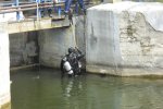 Первоуральские спасатели вернули воду в Новоуткинский пруд