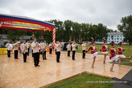 Празднование Дня металлурга в Первоуральске началось с поселка Динас