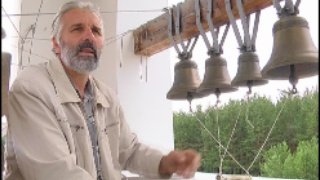 Он работает по выходным, и его слышат все первоуральцы