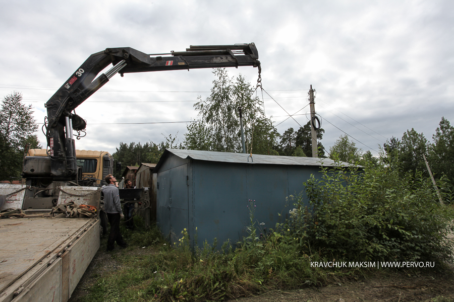 В Первоуральске начался демонтаж самовольно установленных гаражей
