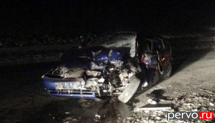 Под Первоуральском легковушка на полной скорости врезалась в тягач