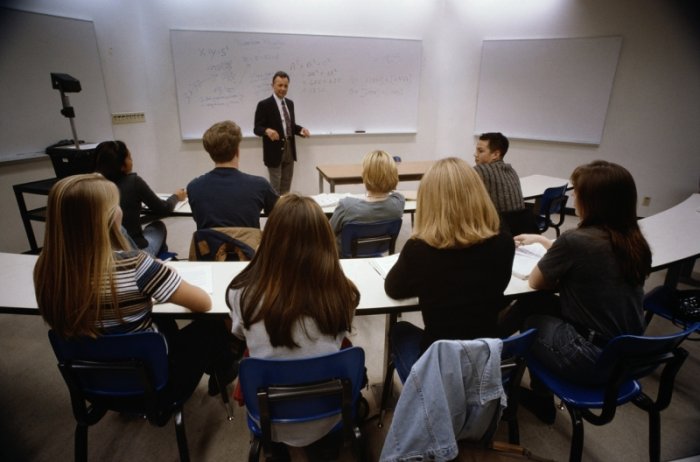 Госслужащих обяжут иметь высшее профильное образование с 2017 года