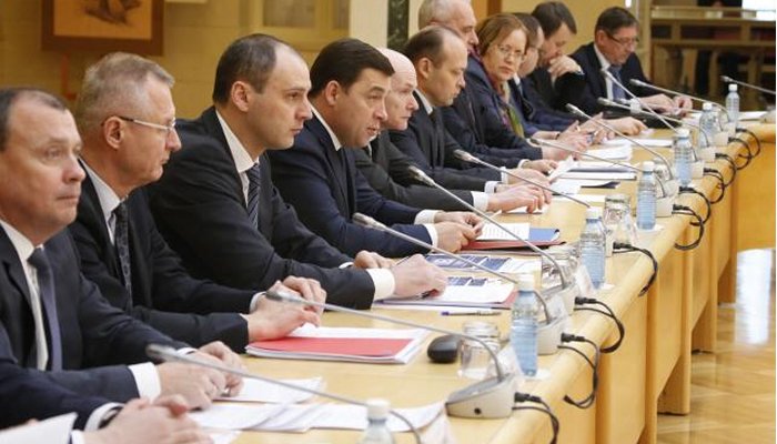 Губернатор поручил до 15 февраля выработать комплекс мер по устойчивому развитию экономики Первоуральска и Свердловской области