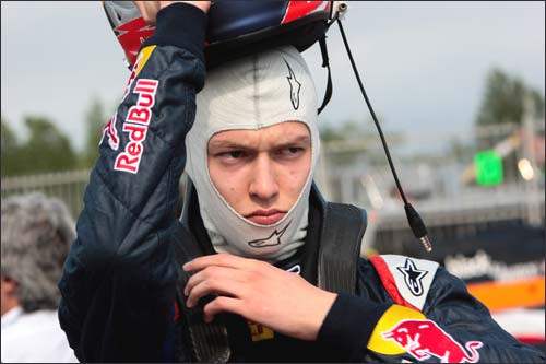 Российский пилот «Ред Булл» Квят показал третий результат в первый день тестов в Барселоне