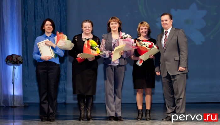 На ПНТЗ отметили Международный женский день