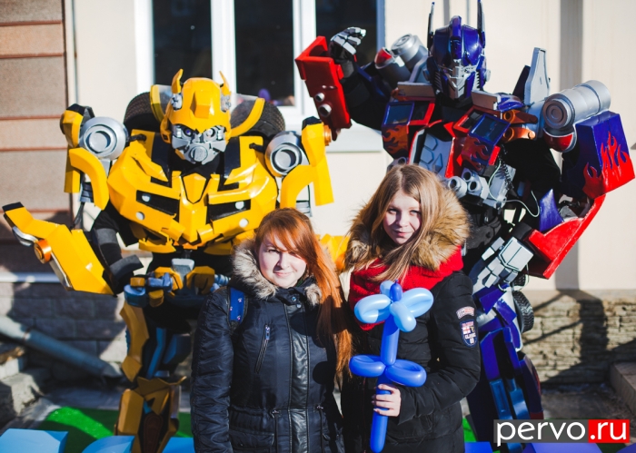 Жители Первоуральска посоревновались с роботами в мастерстве обольщения женщин