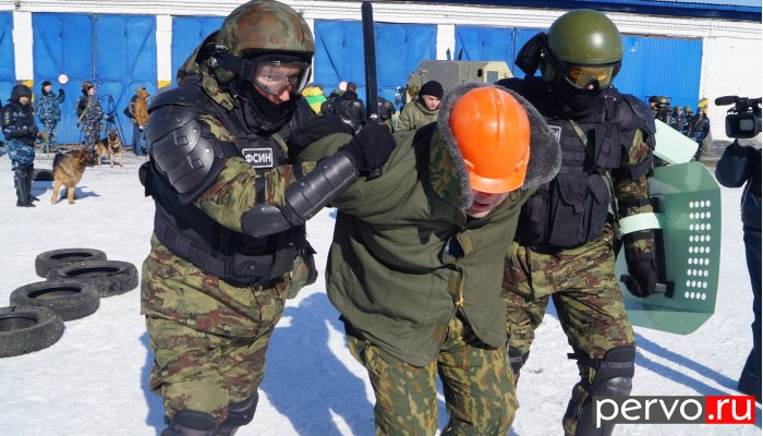 В Первоуральске прошли учения ГУФСИН. Видео