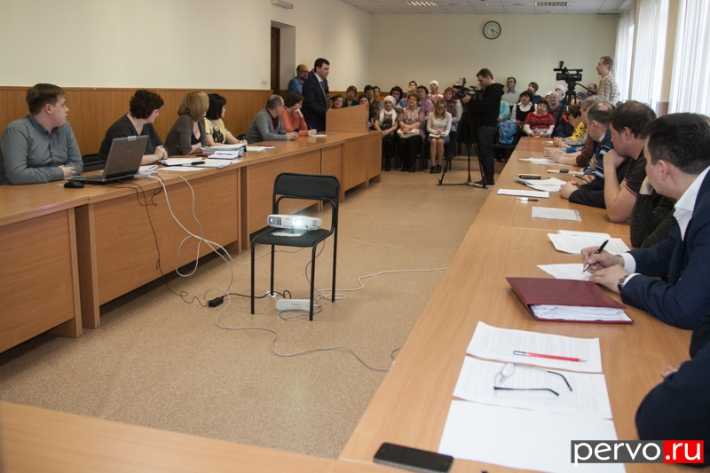 Выкинул мусор – попал в объектив видеокамеры