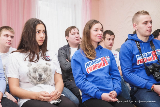 Депутаты и «молодогвардейцы» обсудили основные направления молодежной политики Депутаты и «молодогвардейцы» обсудили основные направления молодежной политики
