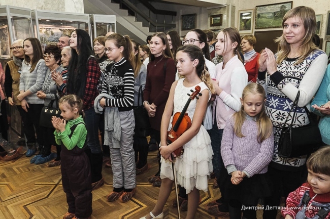 В музее ПНТЗ открылась новая выставка – «Линия жизни» В музее ПНТЗ открылась новая выставка – «Линия жизни»