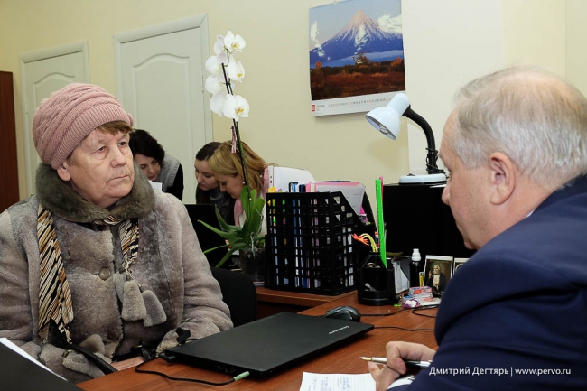 Депутаты принимают каждый четверг Депутаты принимают каждый четверг