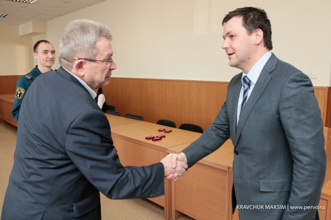 Глава Первоуральска награжден медалью «XXV лет МЧС России» Глава Первоуральска награжден медалью «XXV лет МЧС России»