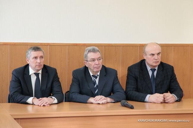 Глава Первоуральска награжден медалью «XXV лет МЧС России» Глава Первоуральска награжден медалью «XXV лет МЧС России»
