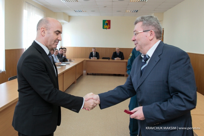 Глава Первоуральска награжден медалью «XXV лет МЧС России» Глава Первоуральска награжден медалью «XXV лет МЧС России»