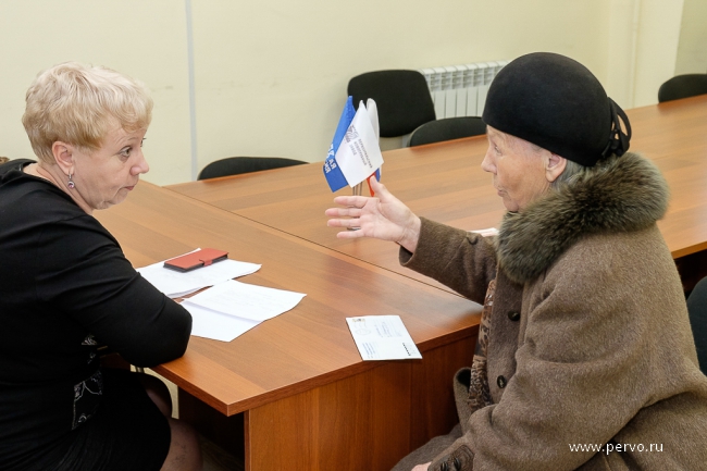 Задача депутатов – помочь пришедшим на прием Задача депутатов – помочь пришедшим на прием