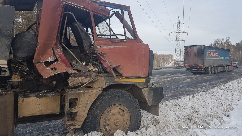 Под Первоуральском загорелась кабина грузовика
