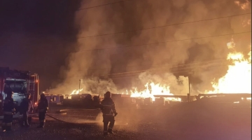 Деревянные объекты загорелись под ЛЭП в Екатеринбурге