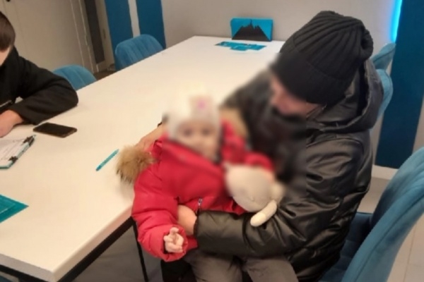 Нашли 2-летнюю девочку из Первоуральска, которую прятал ее отец