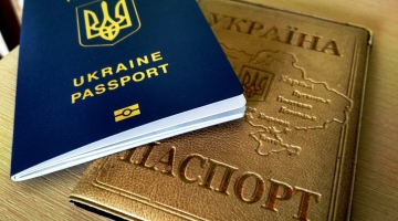 В Варшаве толпы украинцев на фоне планов о мобилизации встали в очереди за паспортами
