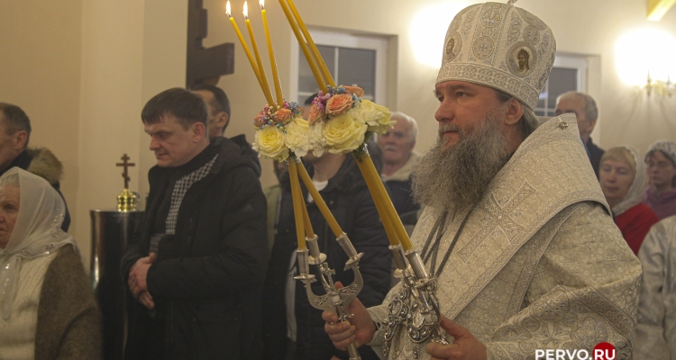 Митрополит Екатеринбургский и Верхотурский Евгений совершил богослужение в храме Первоуральска