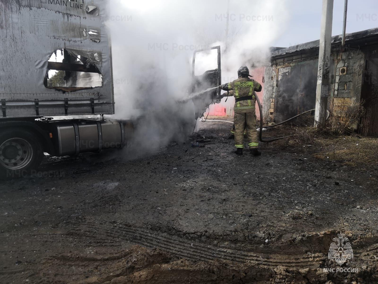 В Первоуральске сгорел грузовой тягач