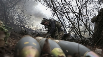 Солдаты ВСУ начали искать боеприпасы в болотах