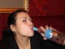 Судья, уволенная за фото с бутылкой водки в «ВКонтакте», хочет взыскать с блогеров 200 тысяч рублей