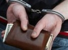 Молодой человек в Первоуральске пришёл в гости и украл банковские карты