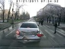 В Волгограде ловят безумного водителя маршрутки: таранит машины и снимает ВИДЕО из кабины
