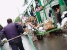 Торговцы вывозят товар с рынка в Лужниках из-за слухов о его закрытии